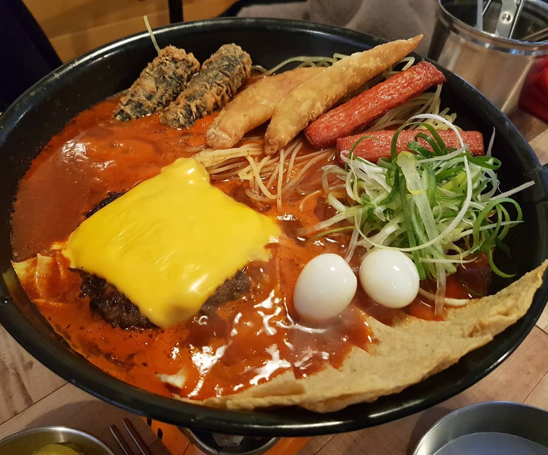 출처 : 홍대씨부엉 인스타그램 검색 결과