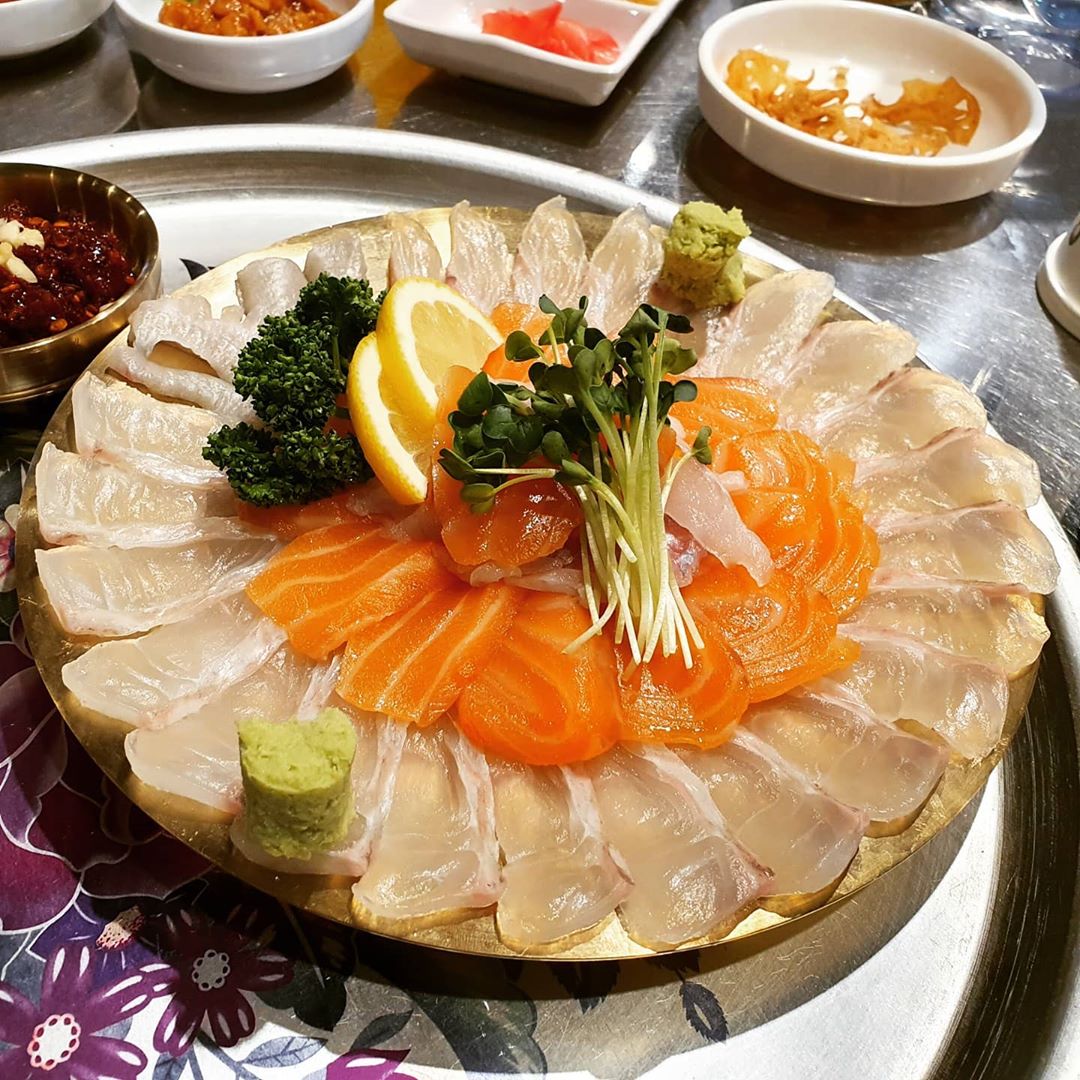 우연 연어 & 육회 - 대구, 중구 동성로 중앙로 종로 | 맛집검색 식신