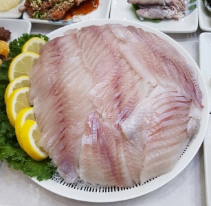 여수시 근처에 있는 맛집 후보 1번 입니다.