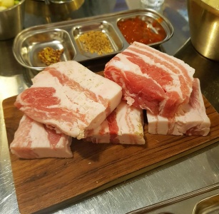 서울 신림 돼지구이 맛집 BEST 5 매거진에 대한 사진입니다.