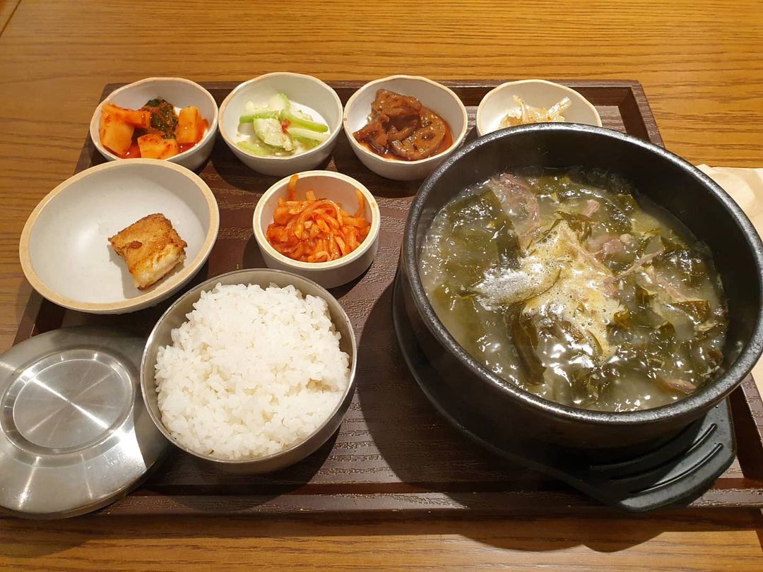 출처 : 돌장각 더현대서울점 인스타그램 검색 결과