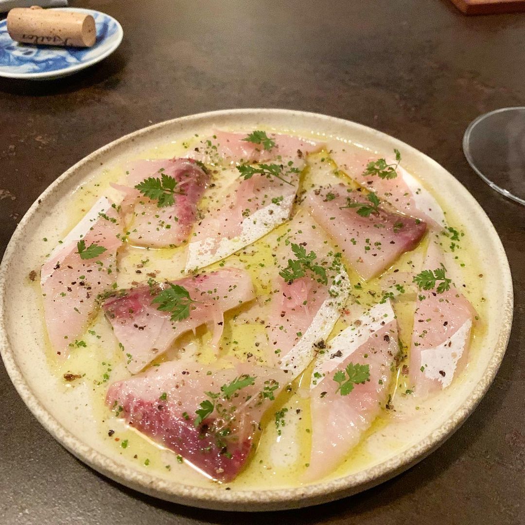 출처 : 화이트와인개러지 인스타그램 검색 결과