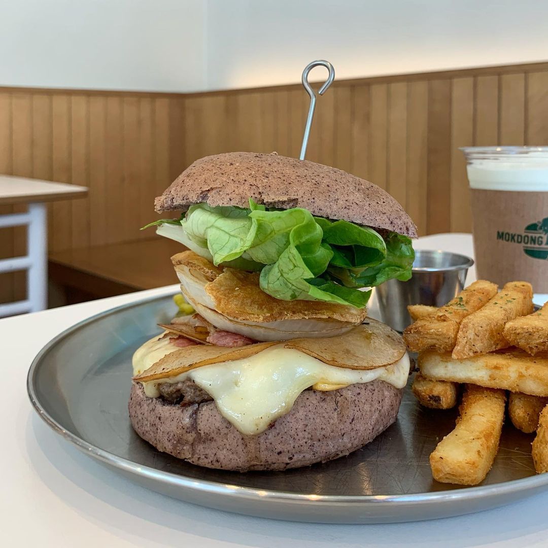 출처 : 목동버거 본점 인스타그램 검색 결과