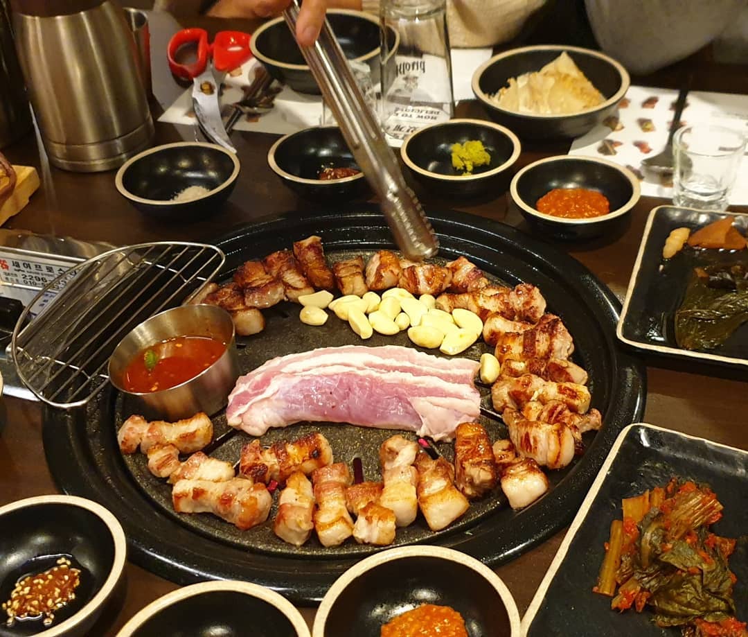 뚜껑이 안닫히는 고봉삼겹 - 서울 강북, 마포 공덕 | 맛집검색 식신