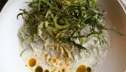 넘은 봄 매장 이미지