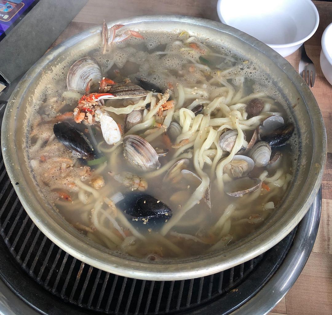 출처 : 행운조개구이칼국수 인스타그램 검색 결과