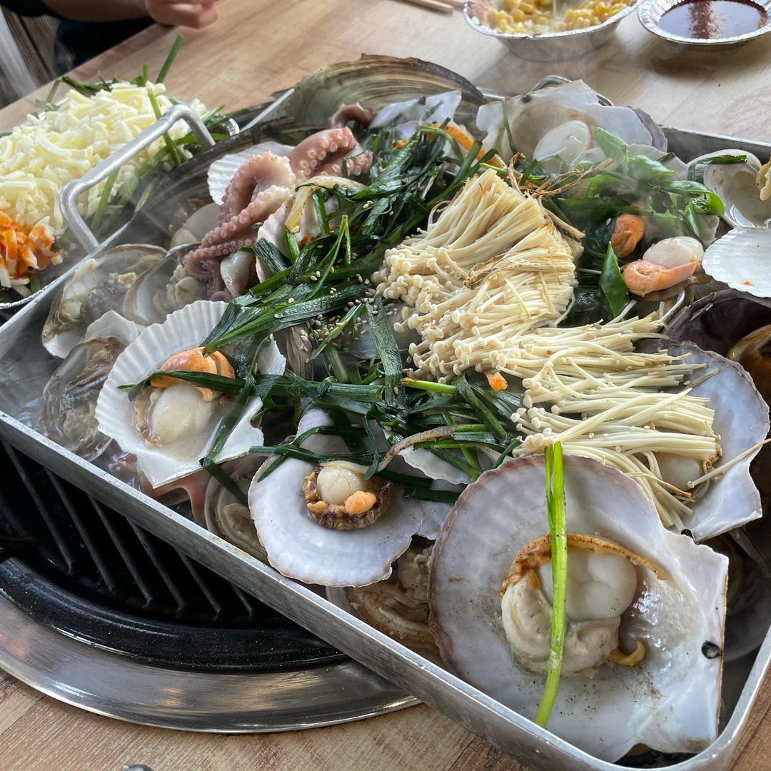 출처 : 행운조개구이칼국수 인스타그램 검색 결과