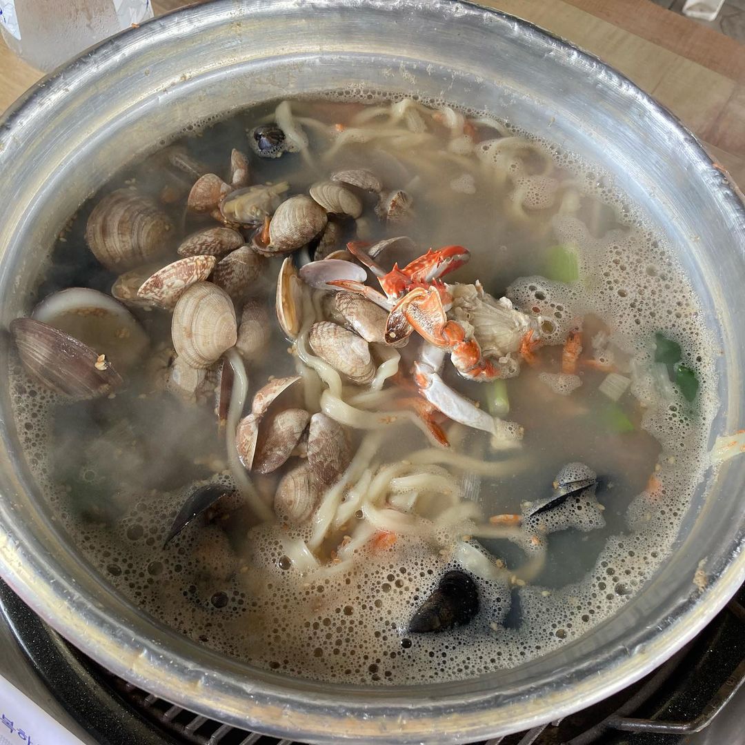 출처 : 행운조개구이칼국수 인스타그램 검색 결과