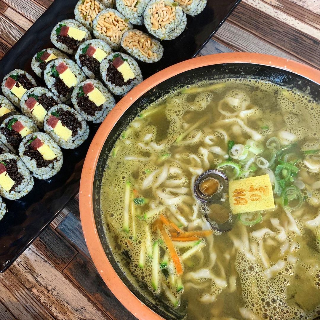 출처 : 배말칼국수김밥 본점 인스타그램 검색 결과