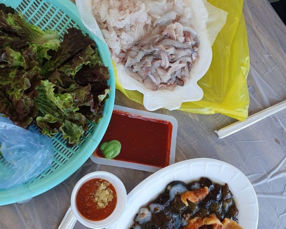 방파제회센터 , 강원특별자치도 강릉시 주문진읍 해안로 1822 주문진어촌계관리사무실