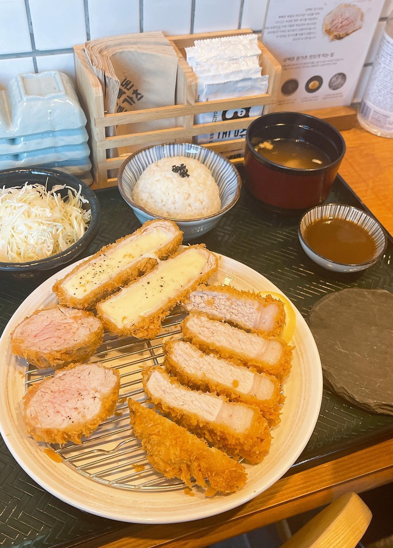 출처 : 삼백돈 돈가츠 성남모란점 공식 인스타그램