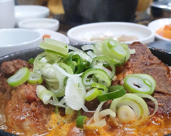 삼식이 감자탕 , 서울특별시 송파구 마천로8길 23 1층 104호