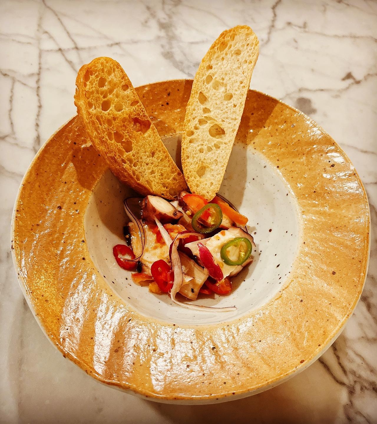 출처 : 지로나 인스타그램 검색 결과