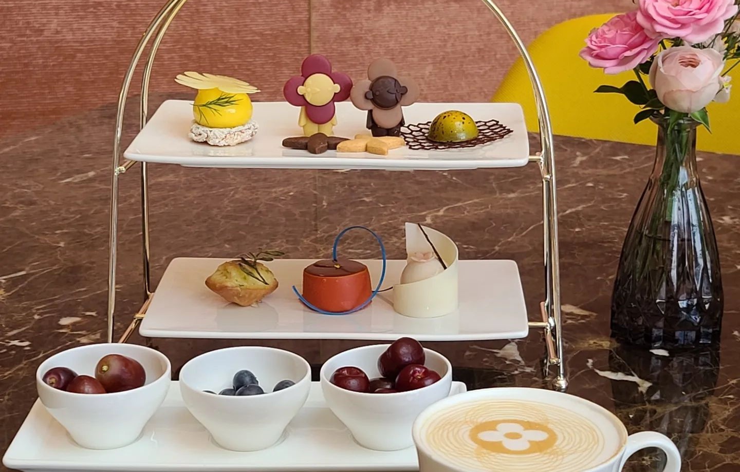 출처 : 피에르 상 at 루이 비통 인스타그램 검색 결과