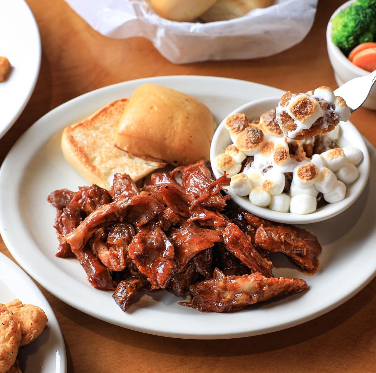 출처 : 텍사스로드하우스 현대백화점 울산점 인스타그램 검색 결과