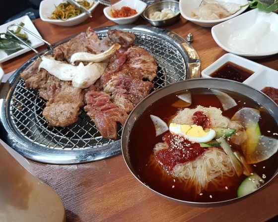 하선집 숯불돼지갈비전문점 , 부산광역시 해운대구 세실로27번길 15 1층 하선집