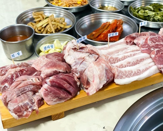 신산나들목식당 , 제주특별자치도 서귀포시 성산읍 일주동로 5100 신산나들목식당