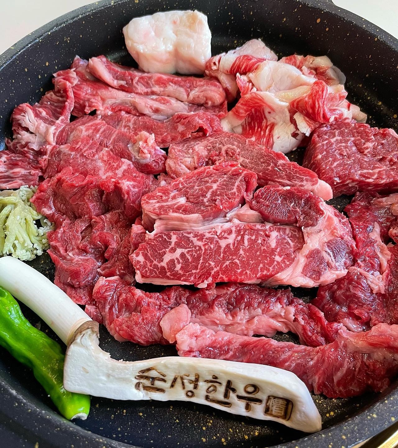 출처 : 순정한우정육식당 논현점 인스타그램 검색 결과