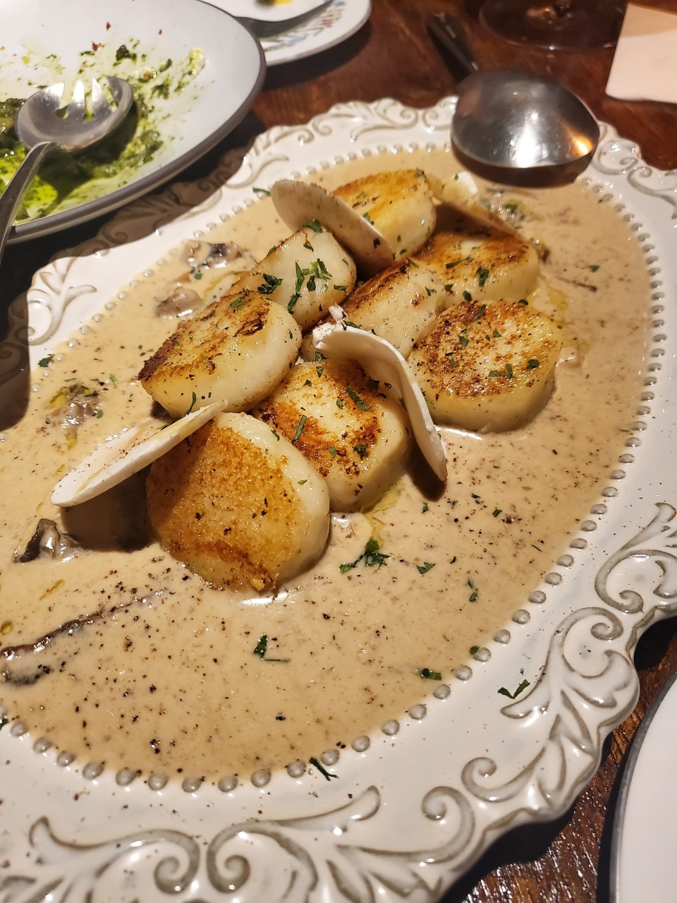 출처 : 뱀파이어 위켄드 청담 인스타그램 검색 결과