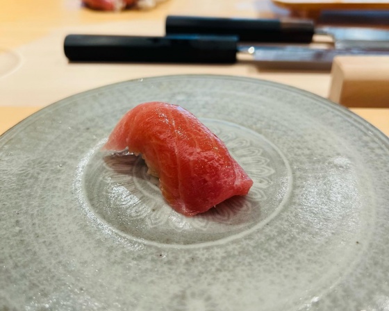 스시 카네사카(Sushi Kanesaka) , Tokyo, Chuo City, 中央区Ginza, 8 Chome−10−3 銀座三鈴ビル 2F
