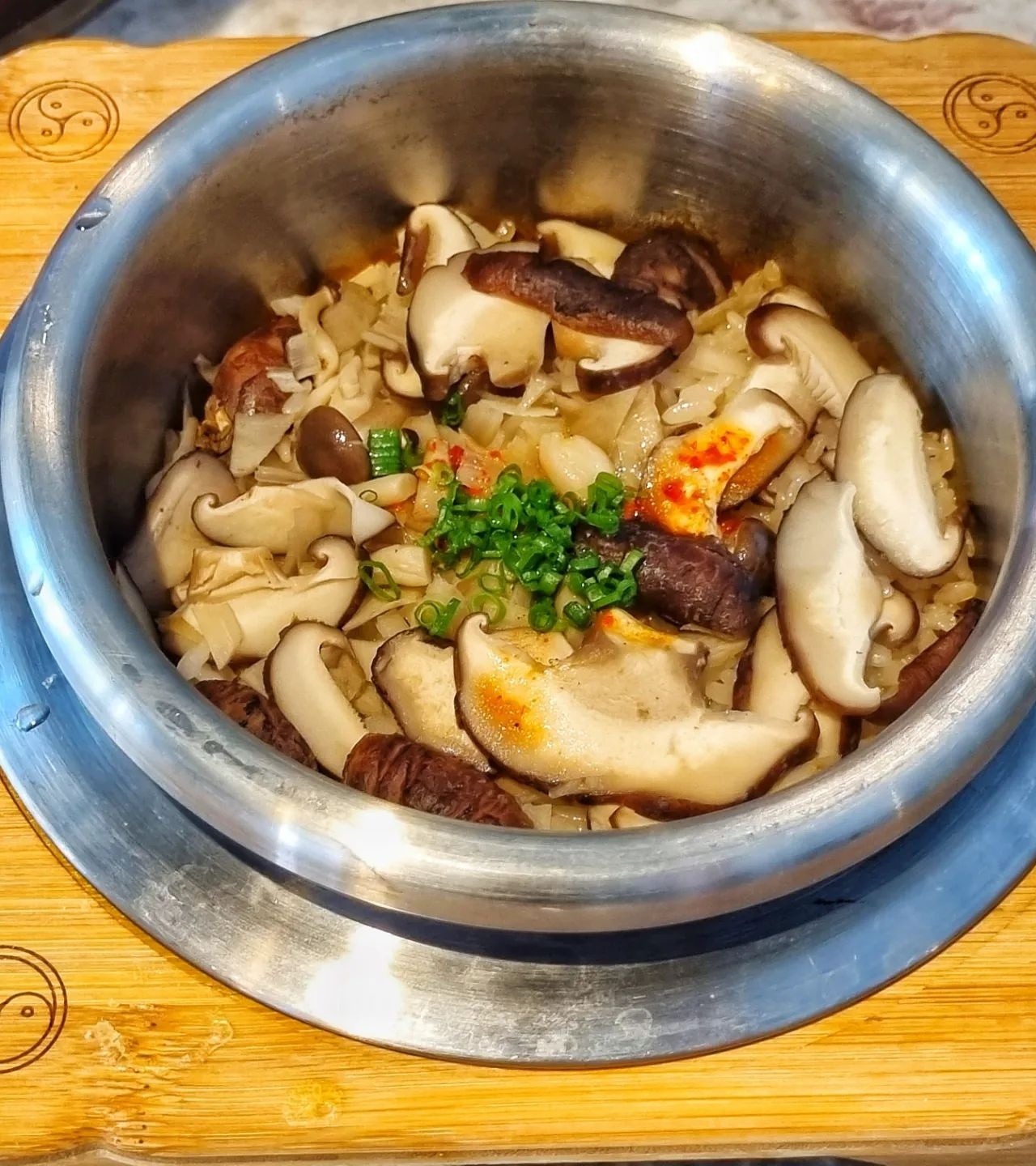 출처 : 엠오엠 mom 인스타그램 검색 결과