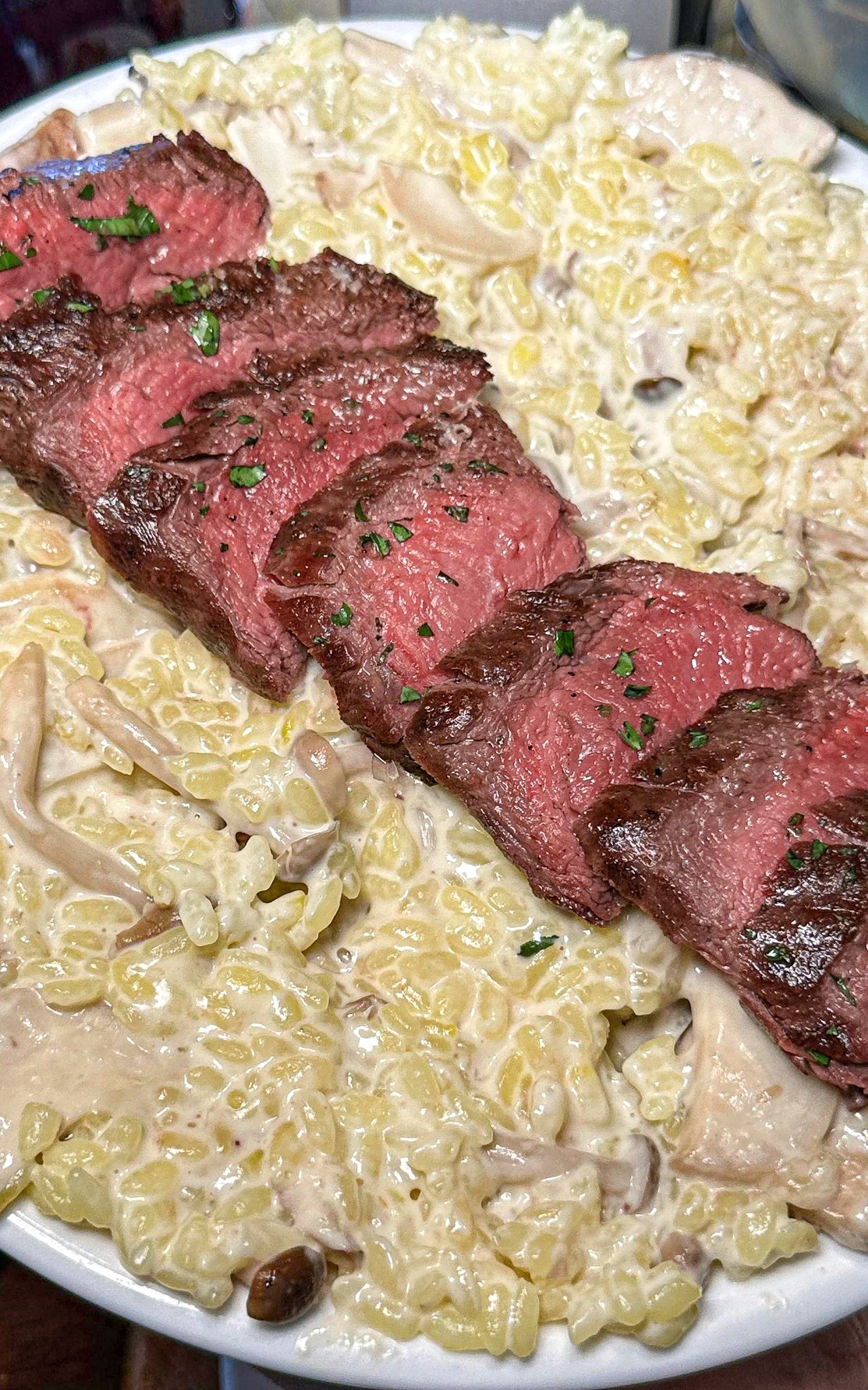 출처 : 쿠버스 그릴 인스타그램 검색 결과