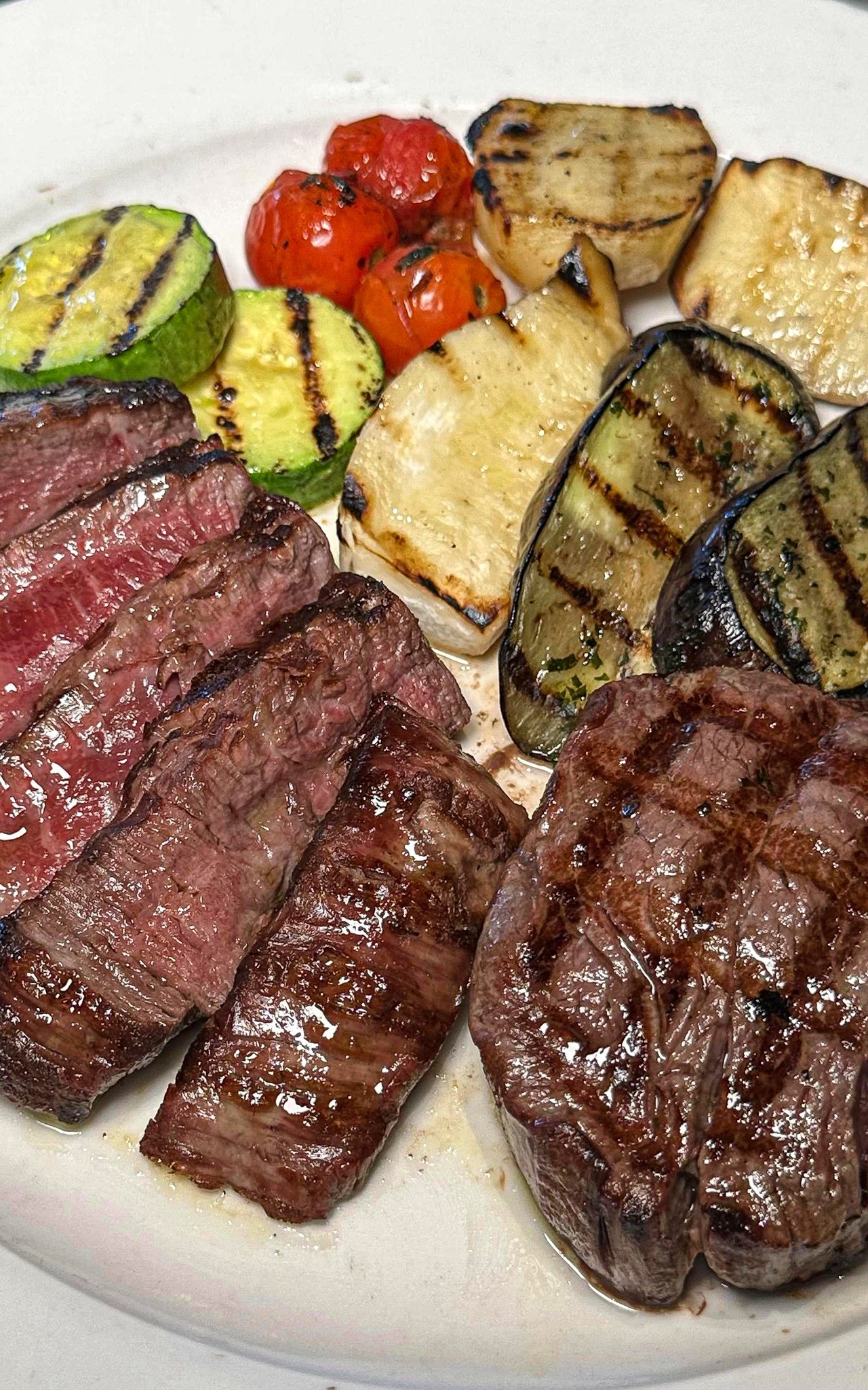 출처 : 쿠버스 그릴 인스타그램 검색 결과