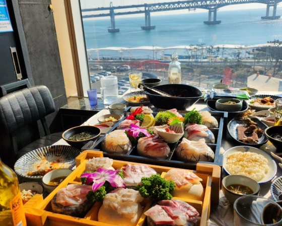 금랑횟집 , 부산광역시 수영구 광안해변로344번길 17-5 마린리치건물6층 금랑횟집