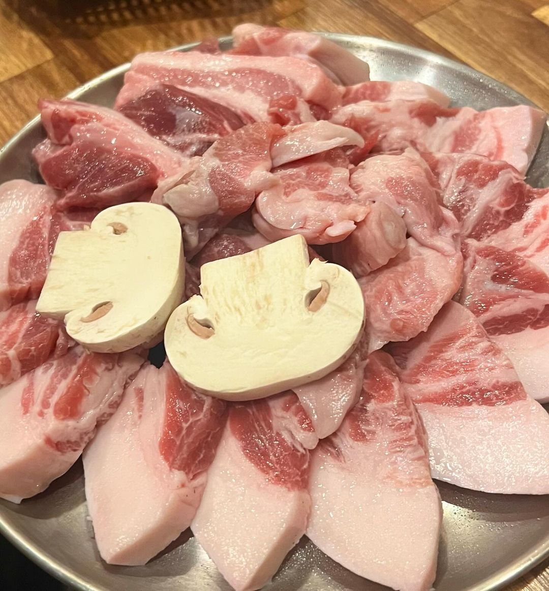 출처 : 빼돌린뒷고기 인스타그램 검색 결과