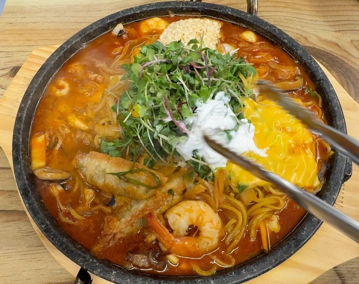 출처 : 돌판짜장 짜마 수원행궁동본점 인스타그램 검색 결과