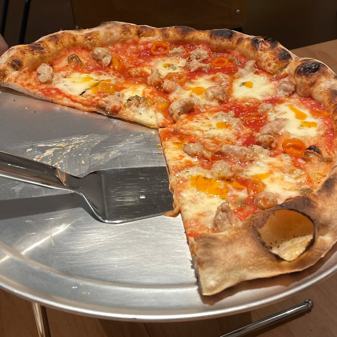 출처 : 앰버더피자룸 인스타그램 검색 결과