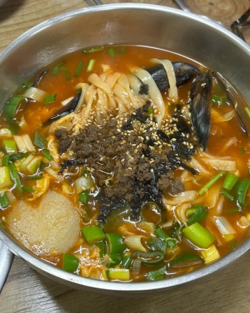 까치장칼국수 , 강원특별자치도 강릉시 강릉대로313번길 62 까치칼국수