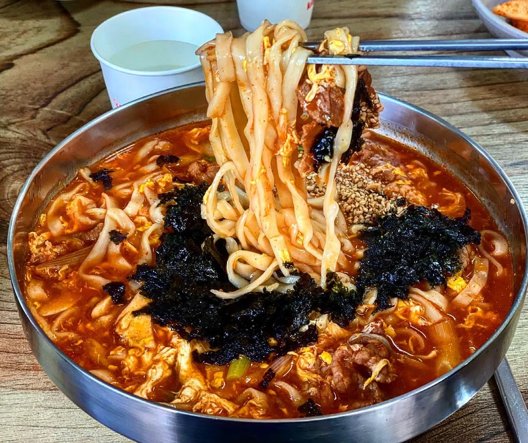 출처 : 팔복칼국수 인스타그램 검색 결과