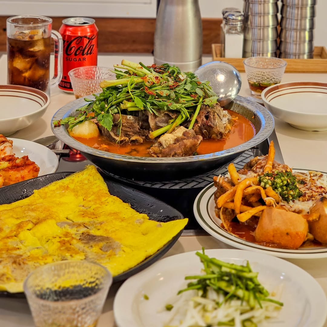 출처 : 삼삼뼈국 회기점 인스타그램 검색 결과