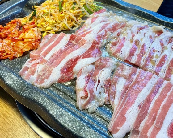 맹그르브삼겹살 , 서울특별시 강남구 학동로2길 43