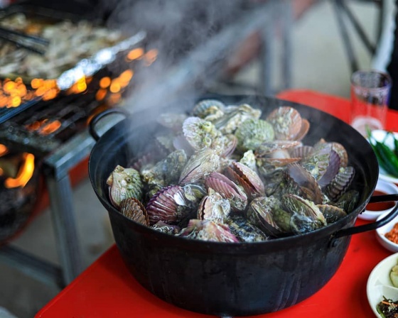 비토섬 한마당 , 경상남도 사천시 서포면 거북길 468-57 비토섬한마당