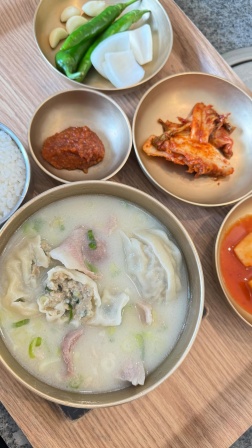 정짓간 돼지국밥 & 막국수 , 부산광역시 사하구 비봉로 6 1층 정짓간