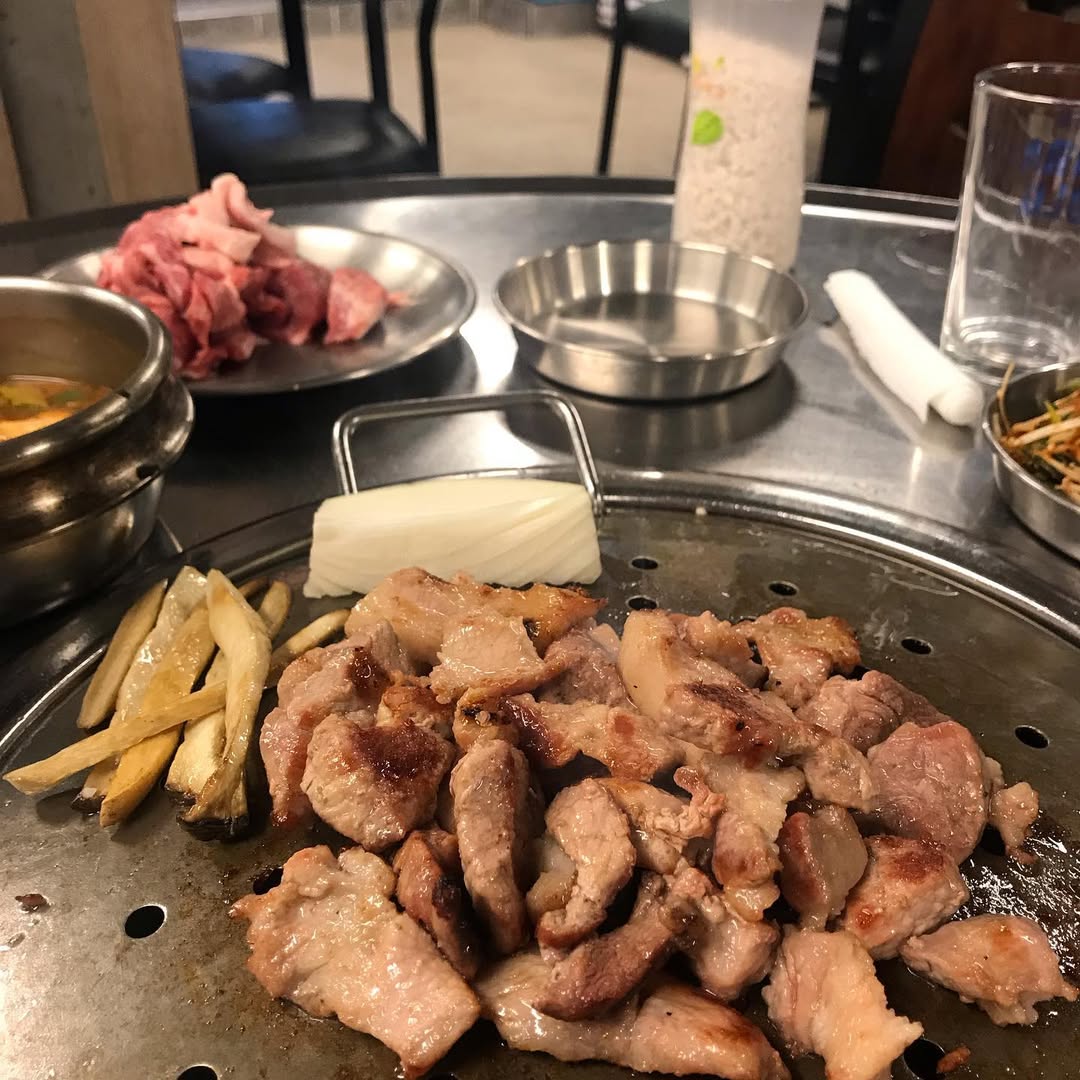 출처 : 본가뒷고기 인스타그램 검색 결과