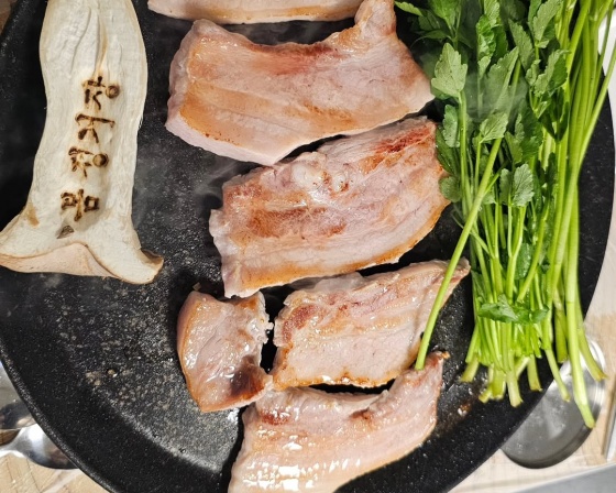 봄정거장 한재미나리삼겹살 , 경상북도 청도군 청도읍 한재로 376 봄 정거장