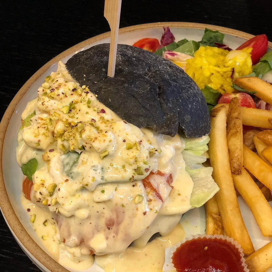 출처 : 퍼니스 카페앤라운지 인스타그램 검색 결과