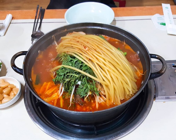 고향원조감자탕 , 충청북도 제천시 칠성로9길 9