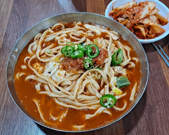 만나손칼국수 , 서울특별시 중구 서애로1길 11 충무로 헤센 스마트 103호
