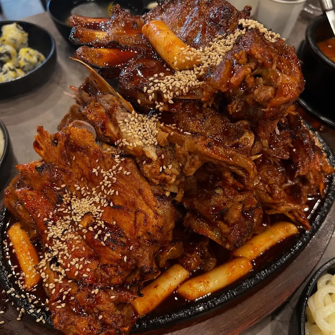 출처 : 천뼈구이농민뜨끈이 본점 인스타그램 검색 결과