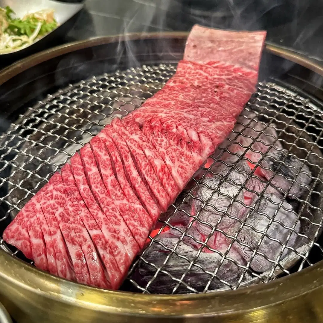 출처 : 홍박사생고기 강남점 인스타그램 검색 결과