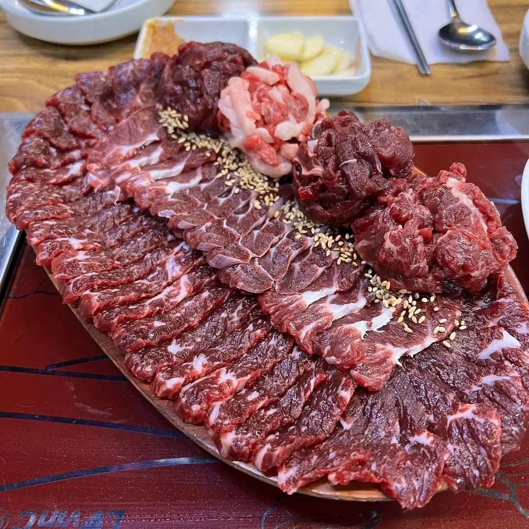 한우촌 , 광주광역시 서구 군분로 180 