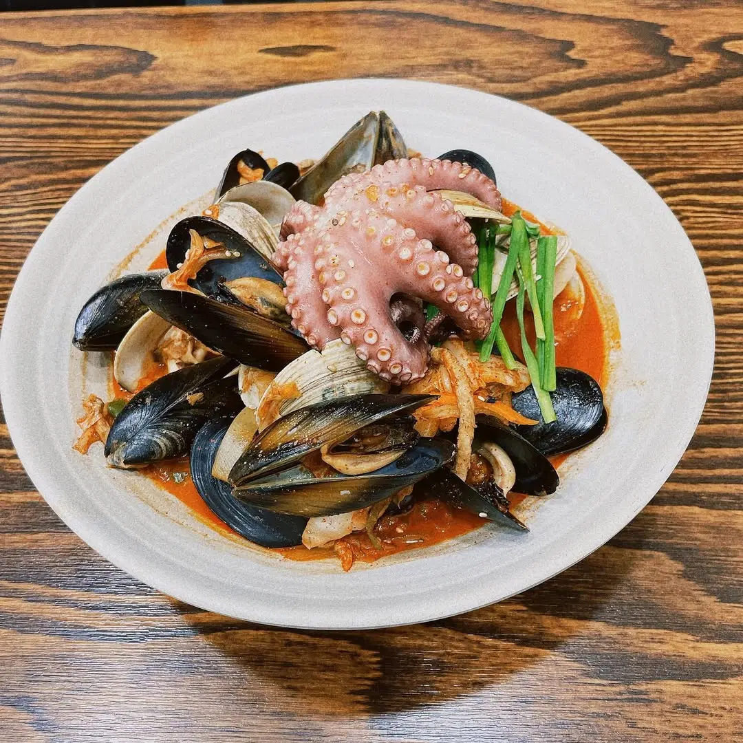 출처 : 홍바짬뽕 공식 인스타그램