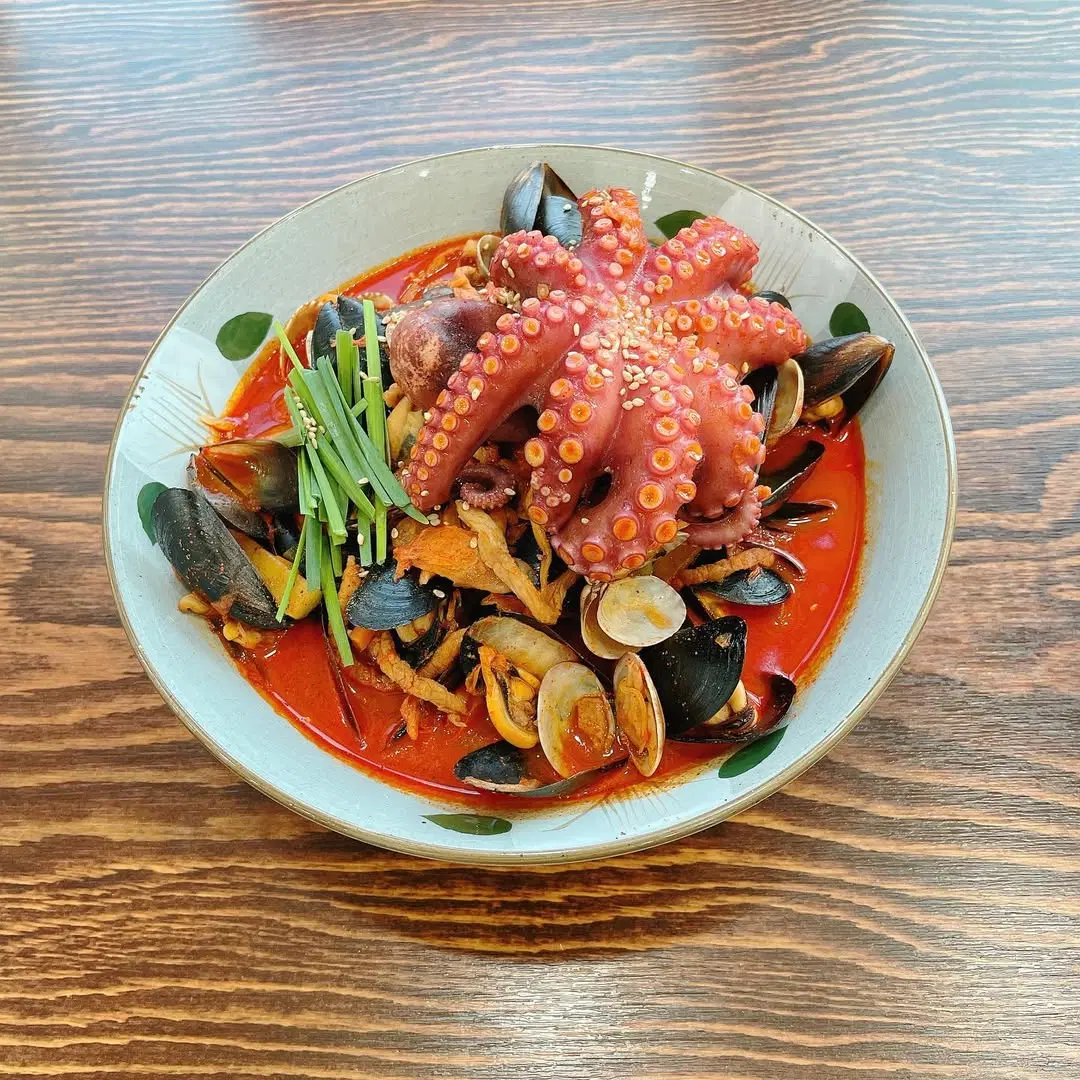 출처 : 홍바짬뽕 공식 인스타그램