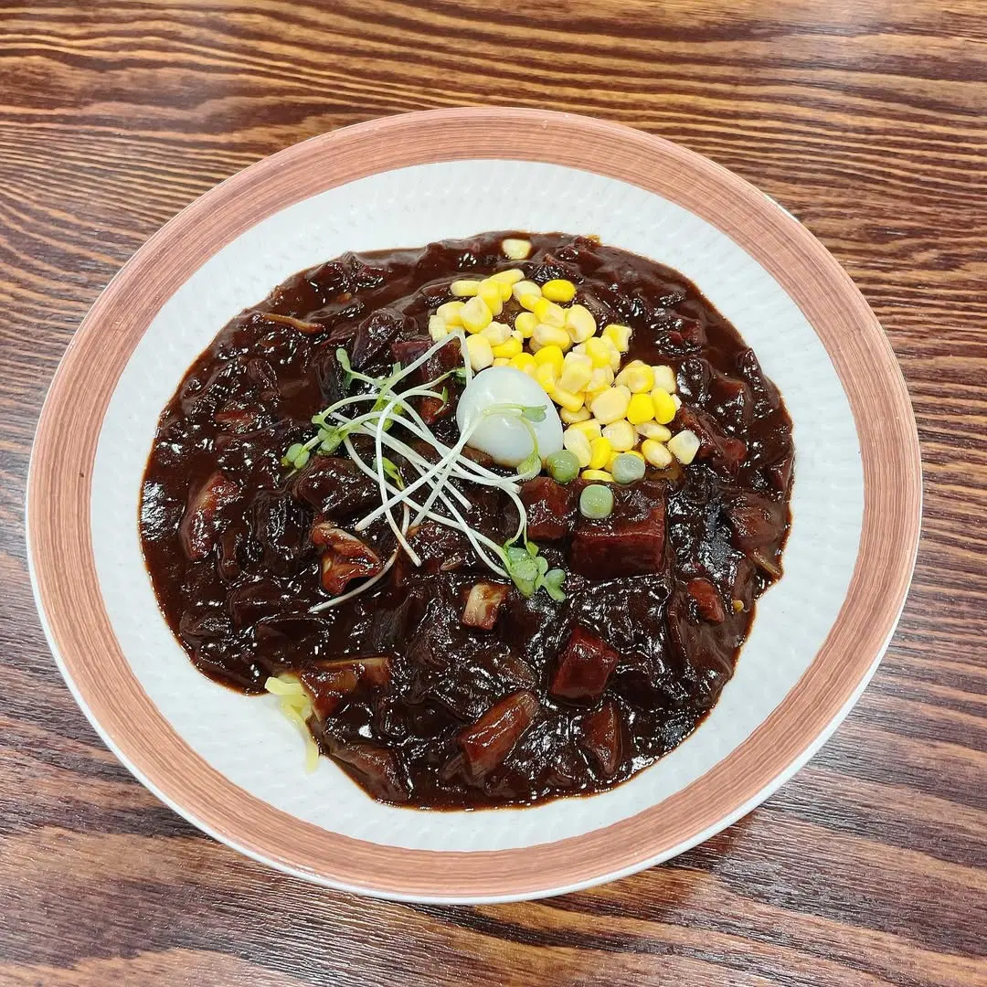 출처 : 홍바짬뽕 공식 인스타그램