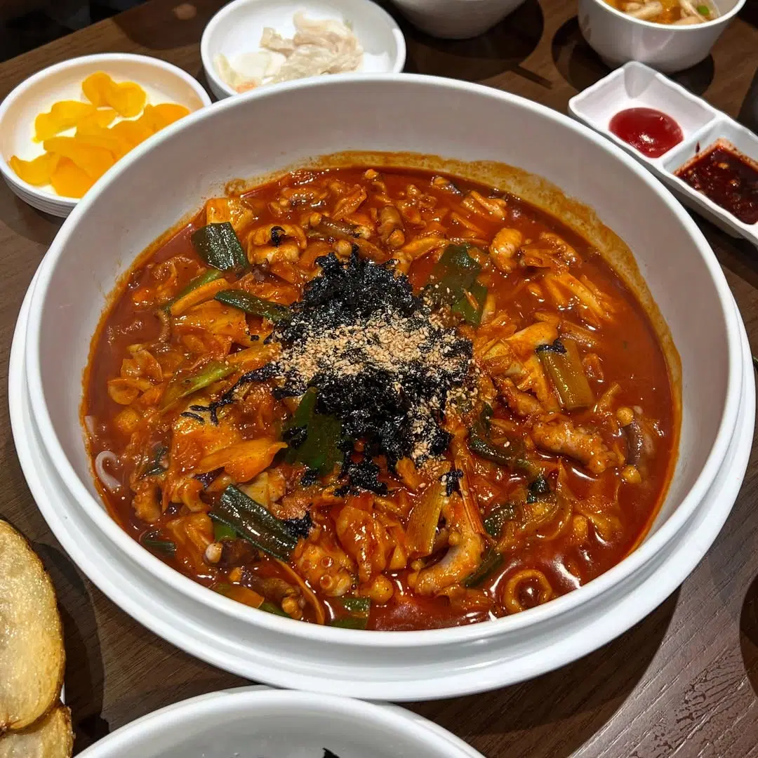 신라제면 잠실 롯데몰점 , 서울특별시 송파구 올림픽로 300