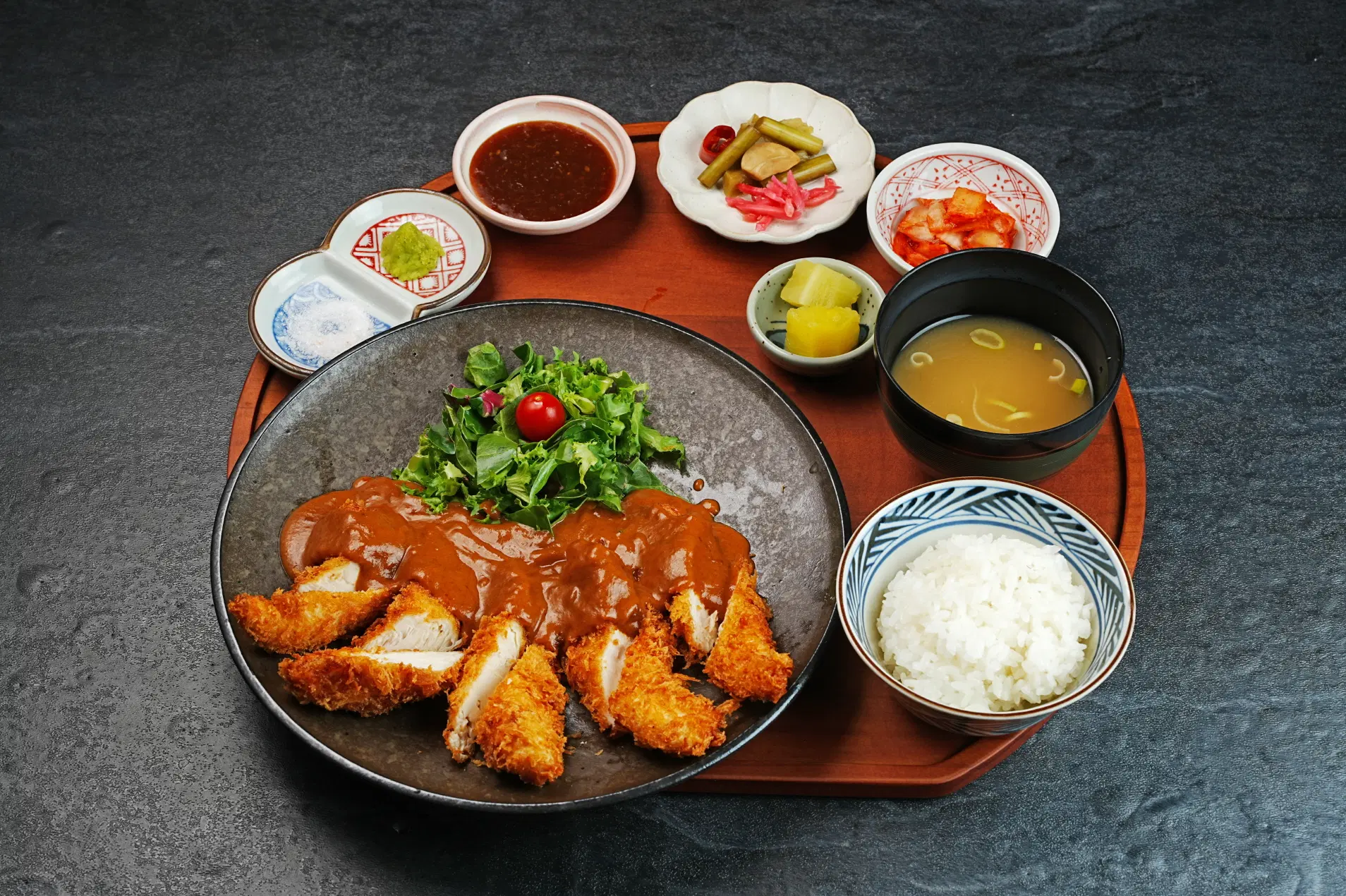 예술작품을 빚다 비즐돈카츠 , 경기도 성남시 분당구 판교역로 231